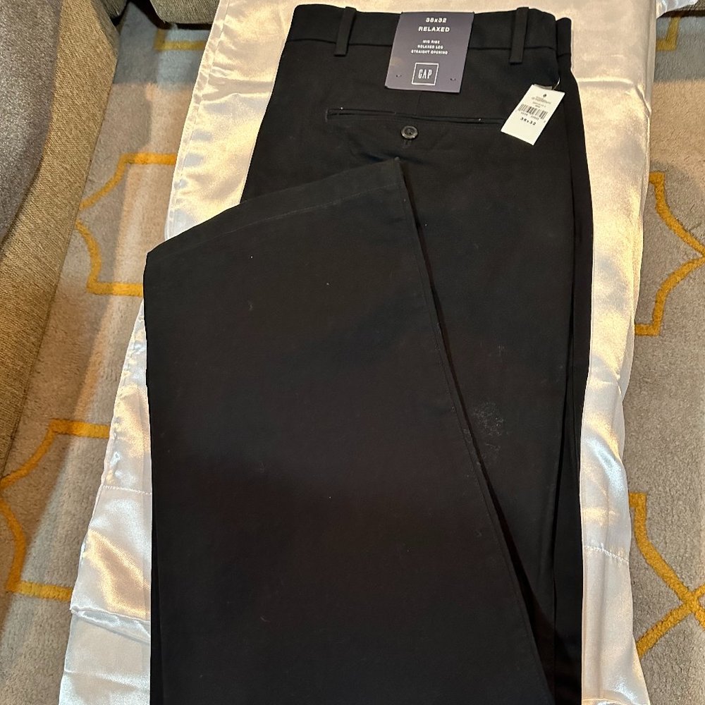 Gap Men's Relaxed Fit Mid Rise, Straight Leg Black Cotton Pants (NWT)